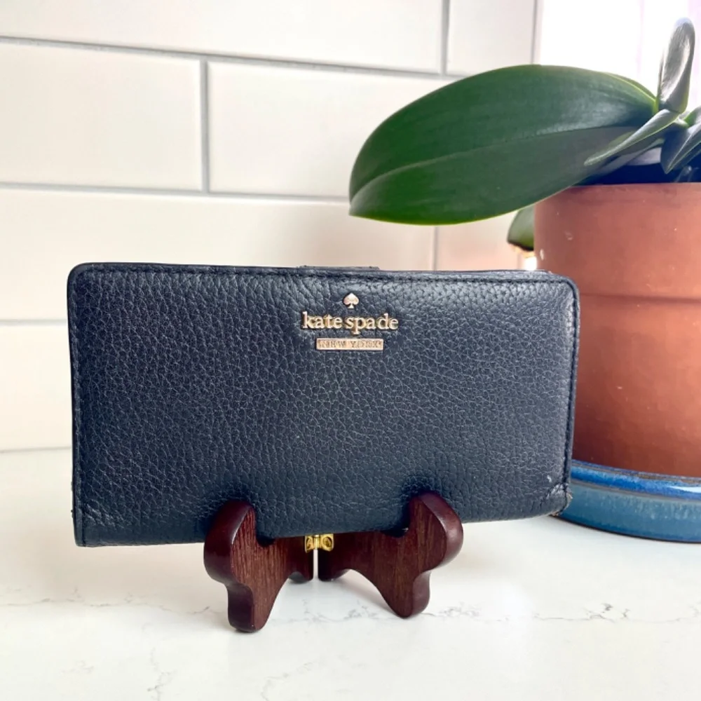 “kate spade” slim black Pebbled Leather bi-fold wallet - Picture 8 of 8